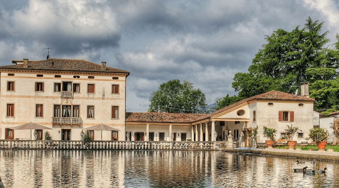 VILLA STECCHINI “Visita guidata con aperitivo”